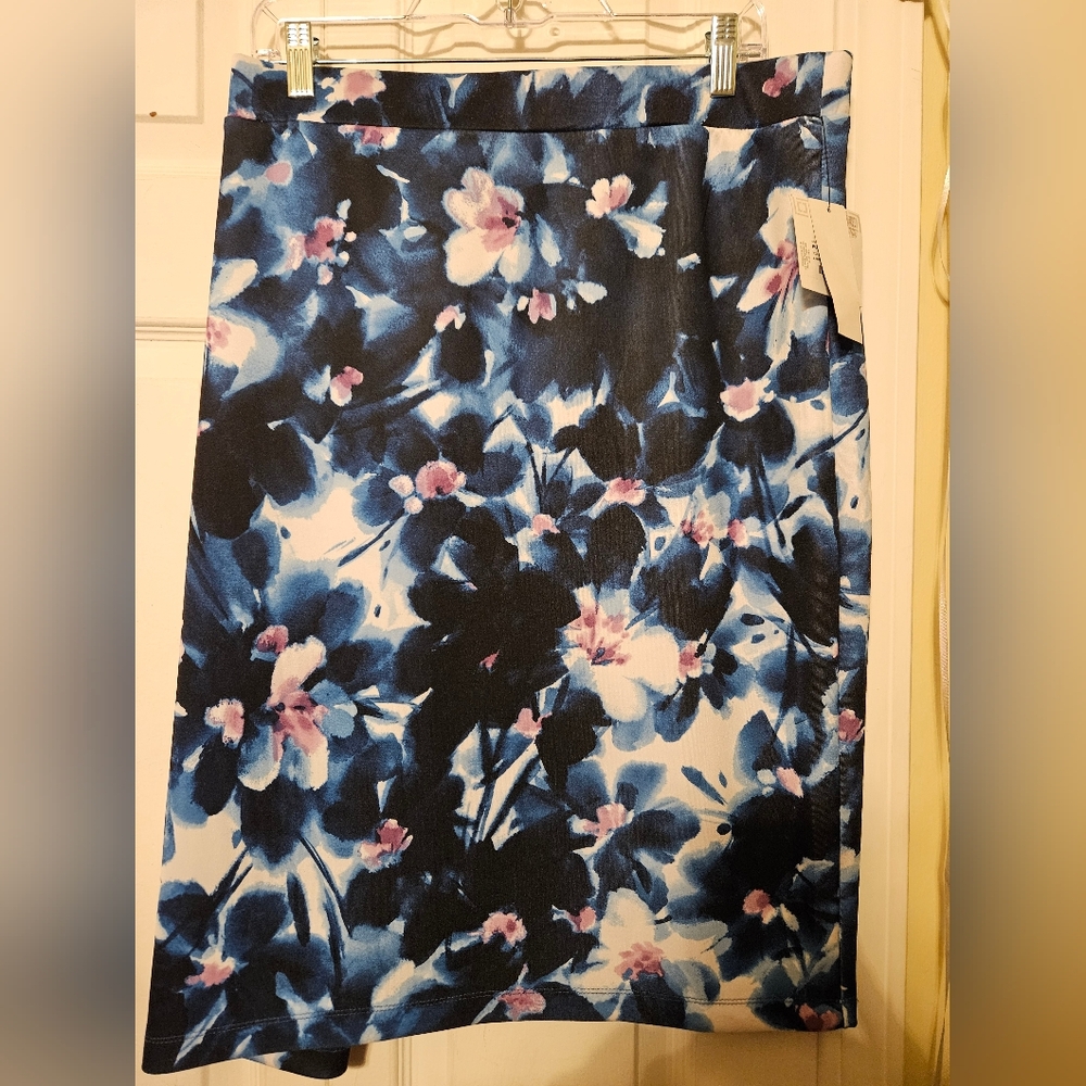 #626 Liz Claiborne Blue and Pink Pop Floral Skirt.Sz.3X